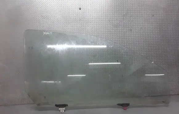 Toyota Yaris Front door window glass four-door