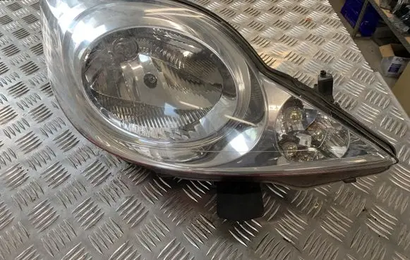 Peugeot 107 Headlight/headlamp 89033104