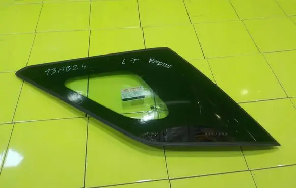 SsangYong Rodius Front triangle window/glass 