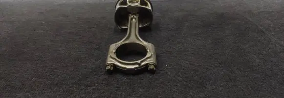 Volvo XC60 Piston with connecting rod 82L233