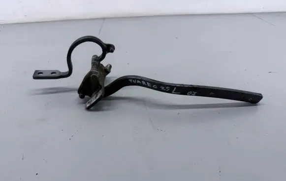 Volkswagen Touareg I Tailgate/trunk/boot hinge