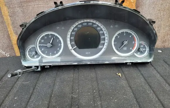 Mercedes-Benz E W212 Speedometer (instrument cluster) a2129004104