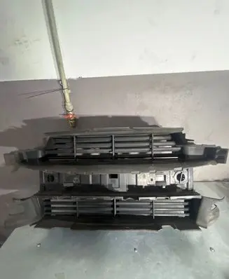 Ford Kuga II Quarter panel pressure vent DV448473A