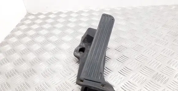 Volkswagen Tiguan Accelerator throttle pedal