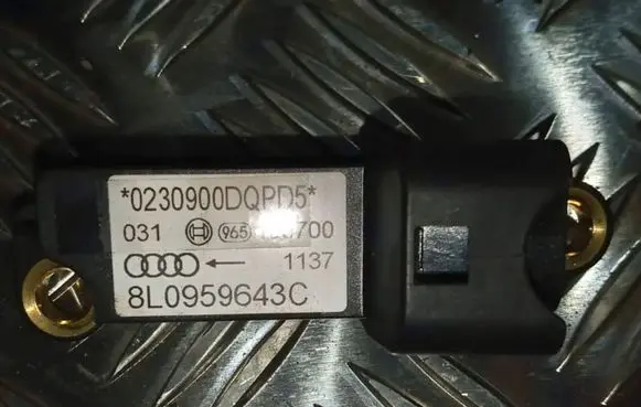 Audi A3 S3 8L Airbag deployment crash/impact sensor 8L0959643C 0230900DQPD5 1137