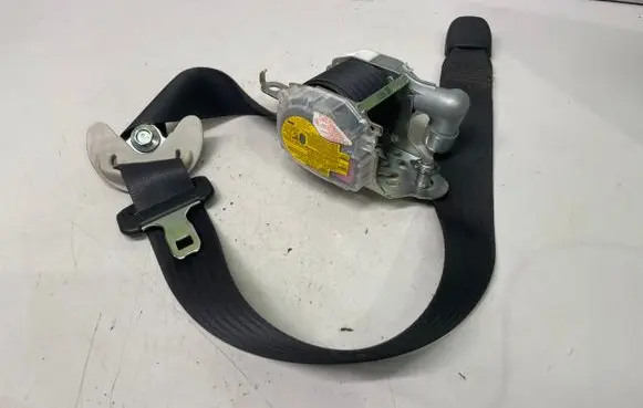 Subaru Outback Front seatbelt 7S2590P