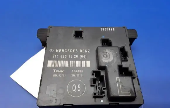 Mercedes-Benz E W211 Door control unit/module 2118201526