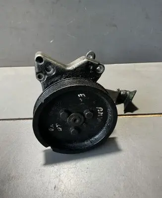 BMW 5 E60 E61 Power steering pump 7787106
