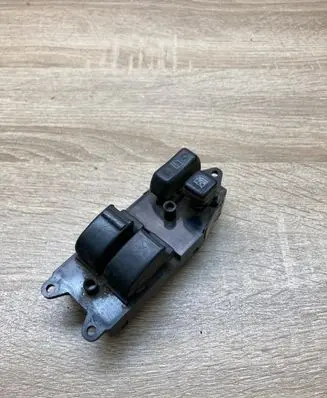 Toyota Corolla E110 Electric window control switch 8482002111 37075A