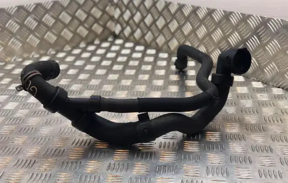 Ford Mondeo Mk III Engine coolant pipe/hose S8000102