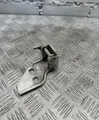 Iveco Daily 30.8 - 9 Front door upper hinge