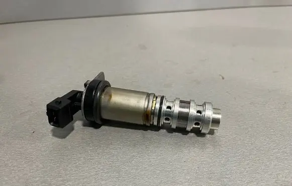 BMW 1 E81 E87 Camshaft vanos timing valve 7584115 13151279 11367584115