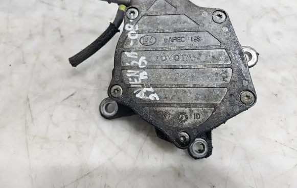 Toyota Avensis T250 Vacuum pump 03090645