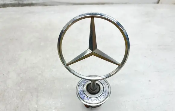 Mercedes-Benz E W211 Manufacturer badge logo/emblem 