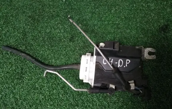 Audi A6 S6 C4 4A Front door lock 4A1837016B 12119 4A0173