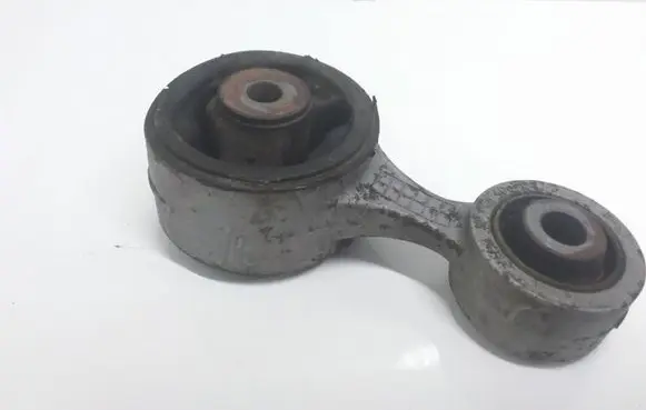 Honda CR-V Engine mount bracket