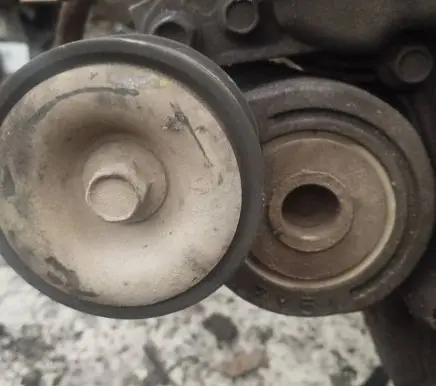 Mazda 3 II Generator/alternator belt tensioner