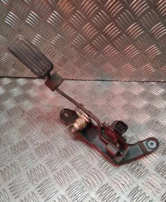 Toyota RAV 4 (XA20) Accelerator throttle pedal 8928133010