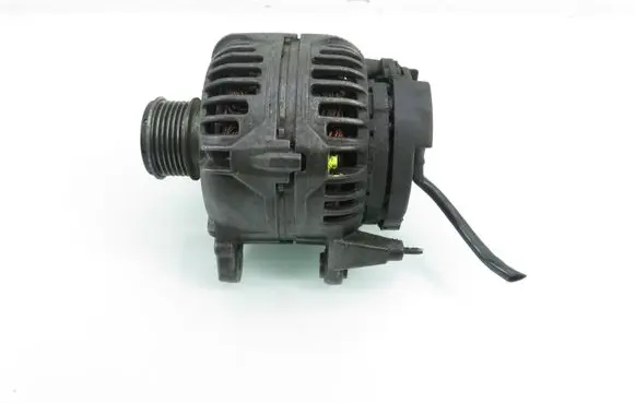 Volkswagen Golf IV Generator/alternator 0124515010 028903028E
