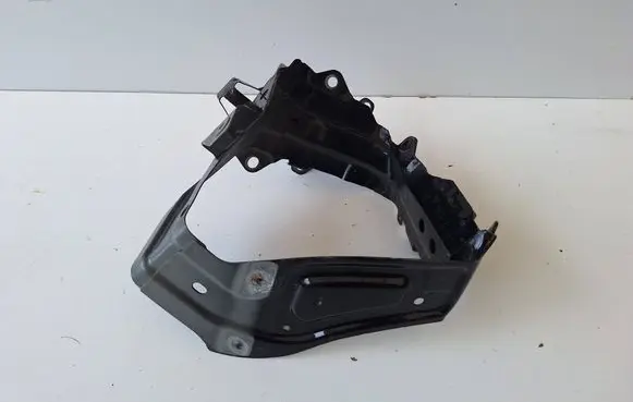 Audi Q7 4M Fender mounting bracket 4M0821162B