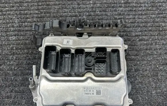 BMW X5M F85 Engine control unit/module 8672239 170050718 0261S16751