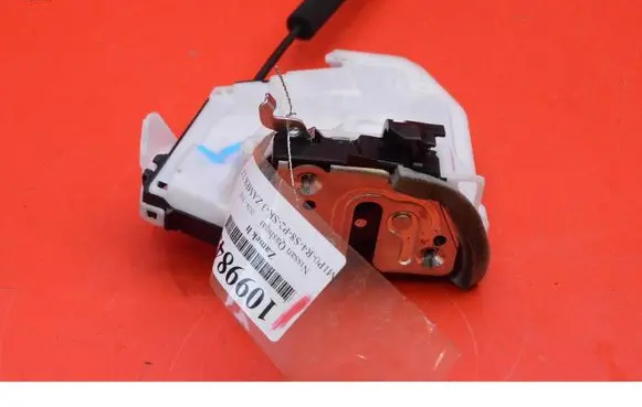Nissan Qashqai Rear door lock 825016UA0A