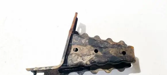 Front bumper mounting bracket