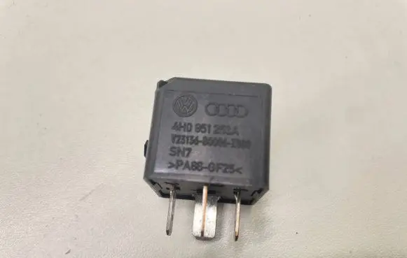 Volkswagen Touareg I Other relay 4H0951253A