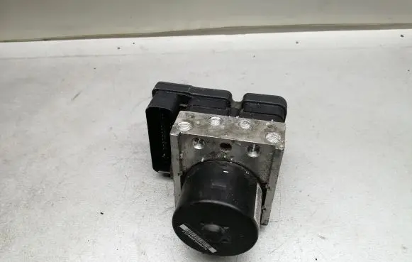 Ford Focus ABS Pump 3M512M110JA