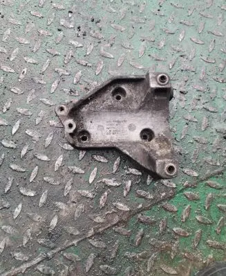 BMW X5 E70 A/C compressor mount bracket 7799863 59280110