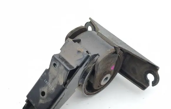 Honda CR-V Engine mount bracket 2112291