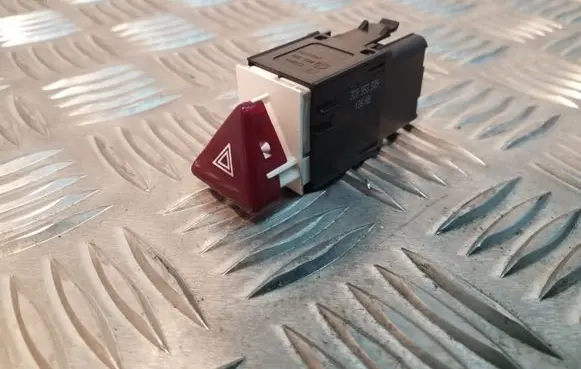 Volkswagen PASSAT CC Hazard light switch 3C8953509