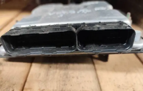 Chrysler Voyager Engine control unit/module P04727661AC 0281010290
