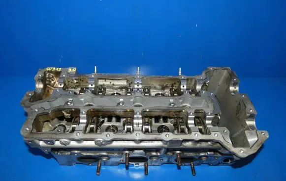 Mercedes-Benz E W212 Engine head A6420109820