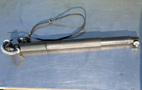 BMW X6 E71 Tailgate strut 712028405 7286117 1052777