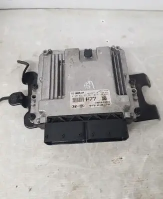 Hyundai i40 Engine control unit/module 0281032311