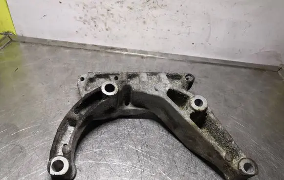 Mazda Tribute Engine mounting bracket 97BB3K738AE