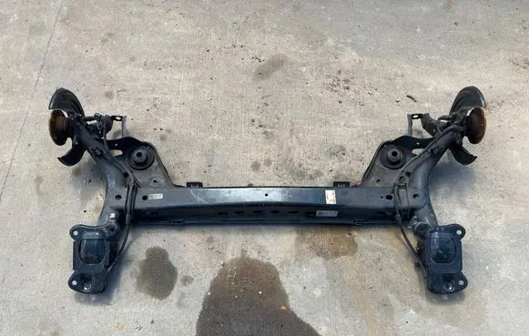 Volkswagen Golf VIII Rear axle beam 5Q0501115