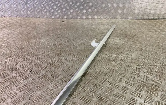 Rear fender molding trim