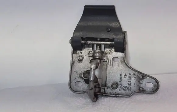 Skoda Octavia Mk3 (5E) Engine bonnet/hood lock/latch loop/hook 5E0823186B
