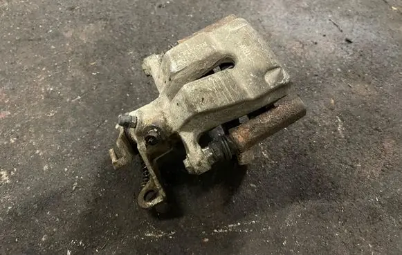 Renault Megane II Rear brake caliper 837055