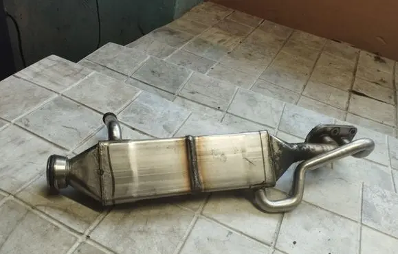 Mercedes-Benz S W221 EGR valve cooler