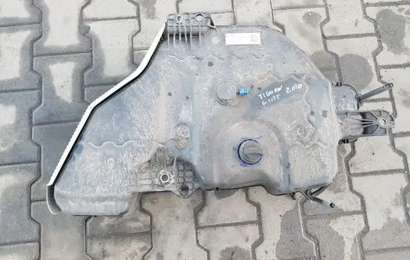 Volkswagen Tiguan AdBlue liquid reservoir 5N0131877A