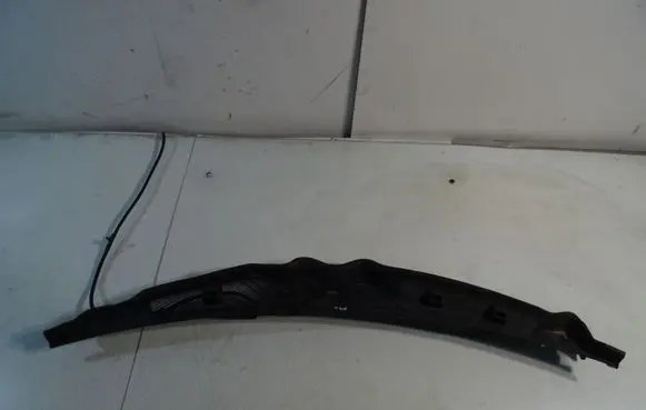 Mercedes-Benz C W204 Wiper trim A2048301813