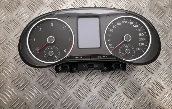 Volkswagen Amarok Speedometer (instrument cluster) 2H0920871