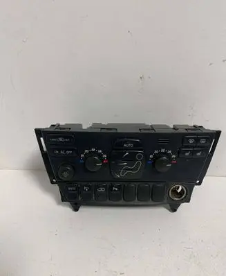 Volvo V70 Climate control unit 30746022 M423BC00002 05W23E02