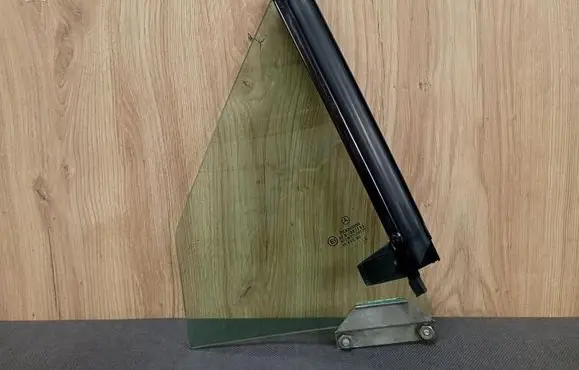Mercedes-Benz SLK R170 Front vent window/glass (coupe) 1706700410 A1706700410