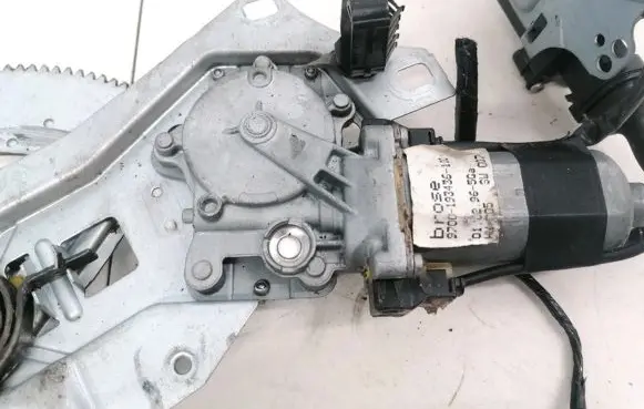 Renault Laguna I Front door window regulator motor 9700193436100 9700-193436-100