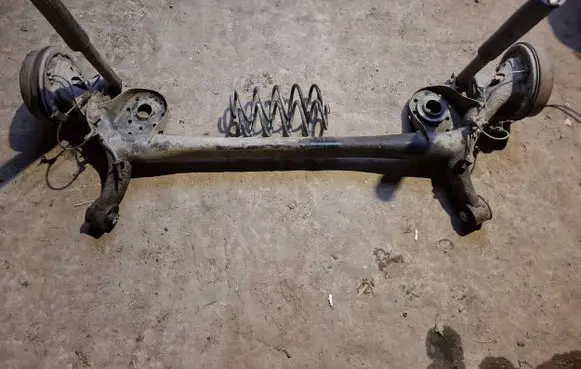 Toyota Yaris Rear axle beam with reductor 