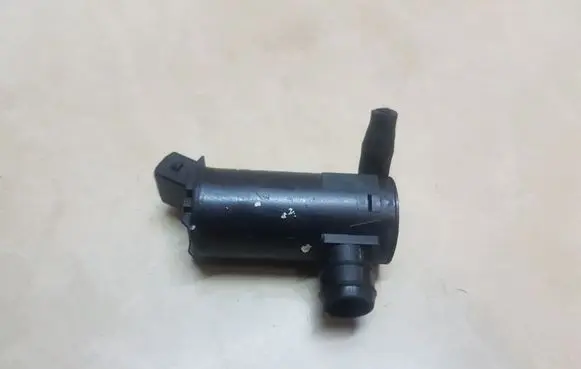 Volvo V70 Windscreen/windshield washer pump 9169611 0602103950